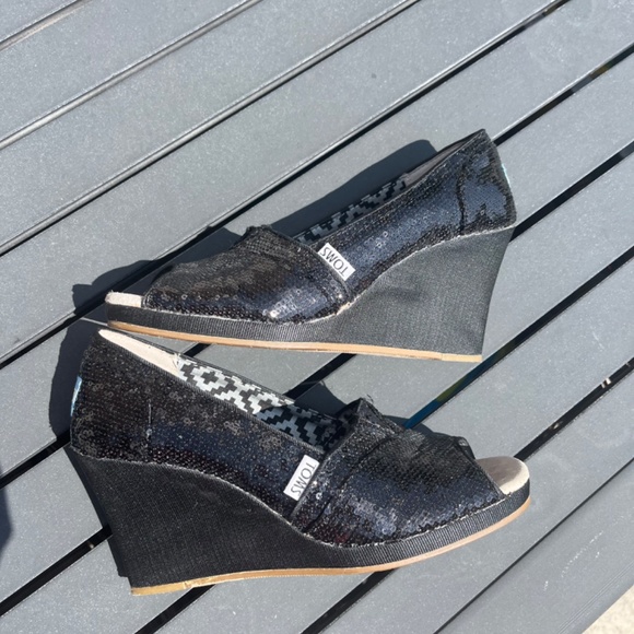 Toms Black sequin size 7 wedge - Picture 3 of 5